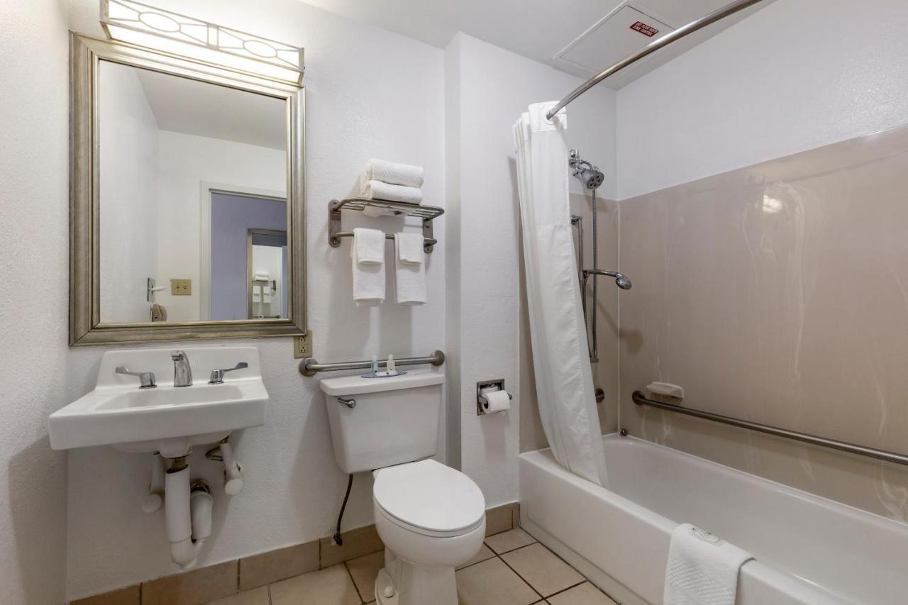 Quality Inn Fayetteville Near Fort Bragg Eksteriør bilde