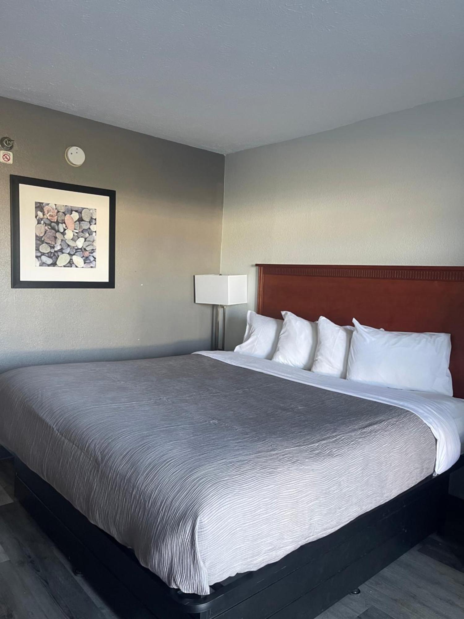 Quality Inn Fayetteville Near Fort Bragg Eksteriør bilde